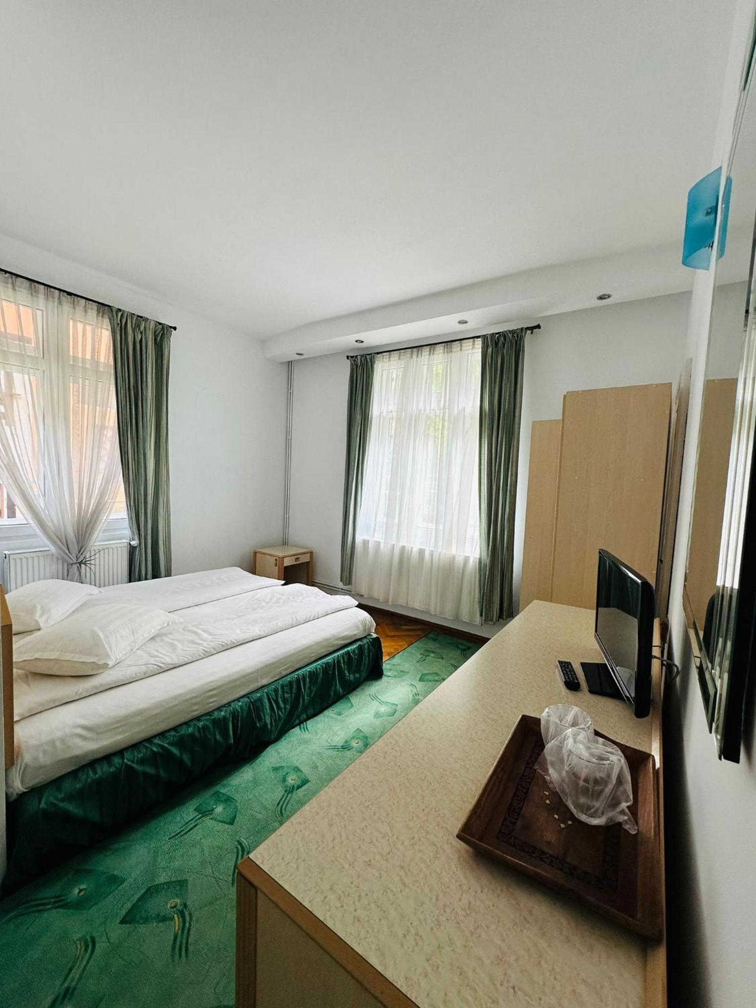 Rapsodia Sinaia Bed & Breakfast Exterior photo