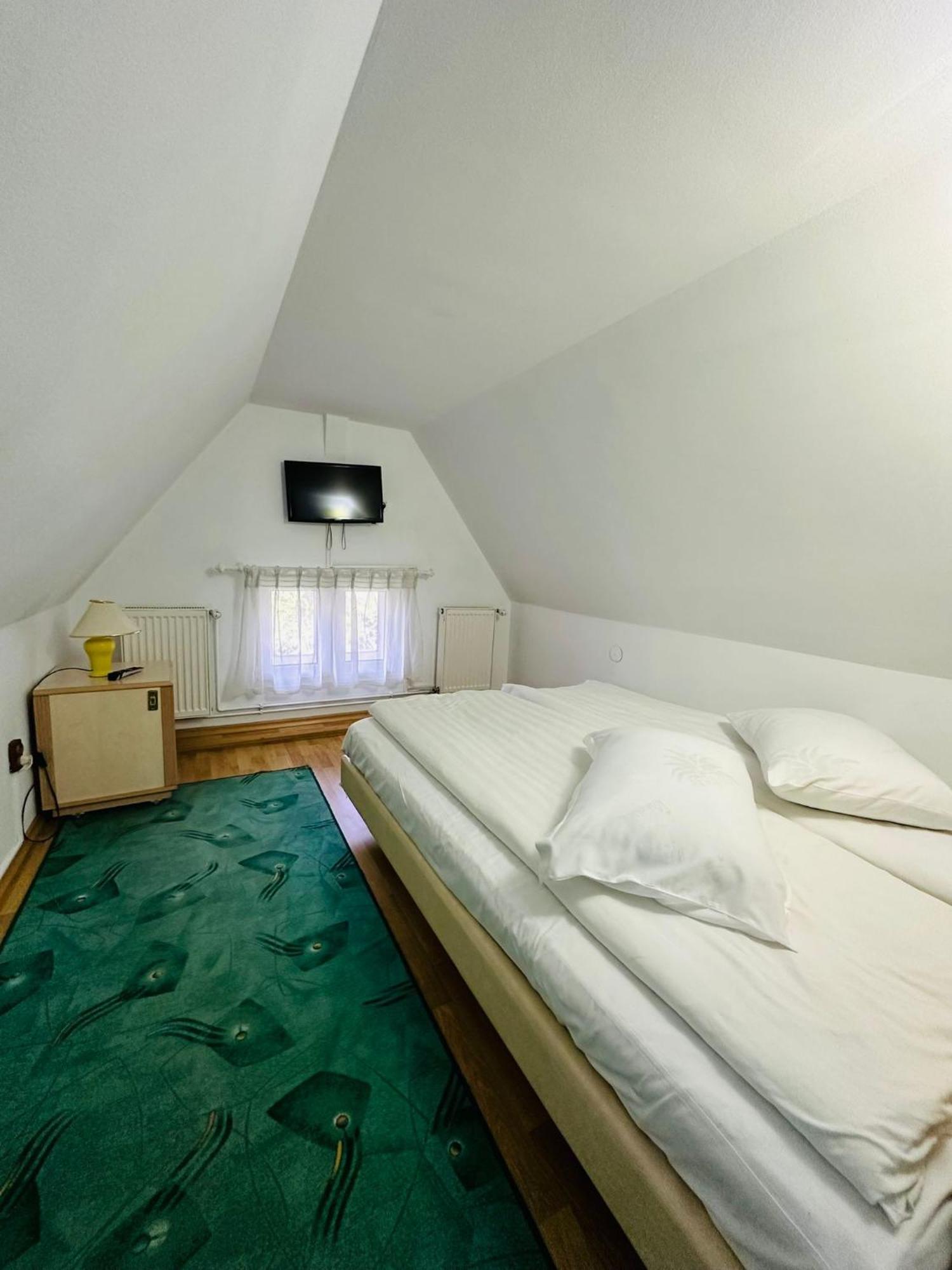 Rapsodia Sinaia Bed & Breakfast Exterior photo