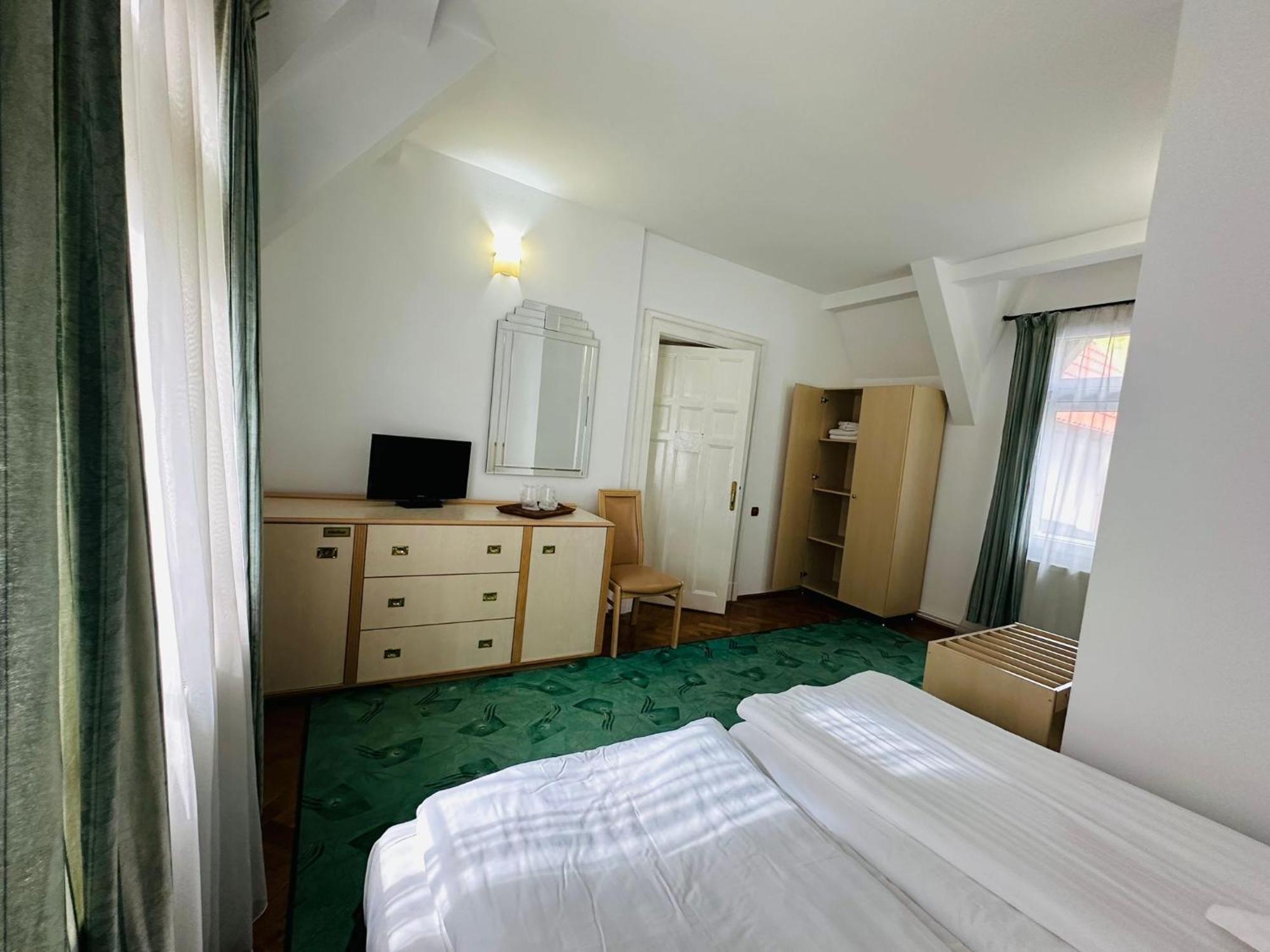 Rapsodia Sinaia Bed & Breakfast Exterior photo