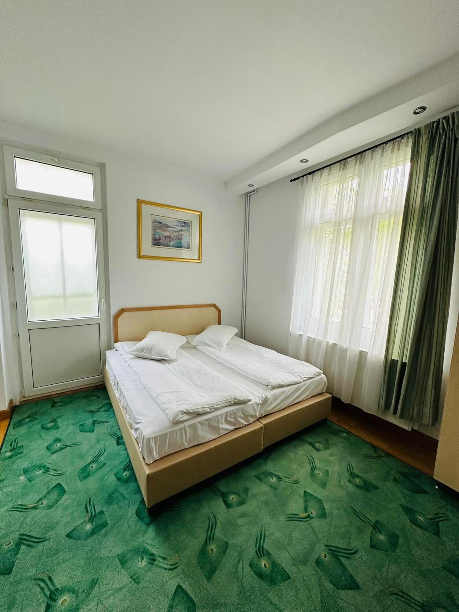 Rapsodia Sinaia Bed & Breakfast Exterior photo