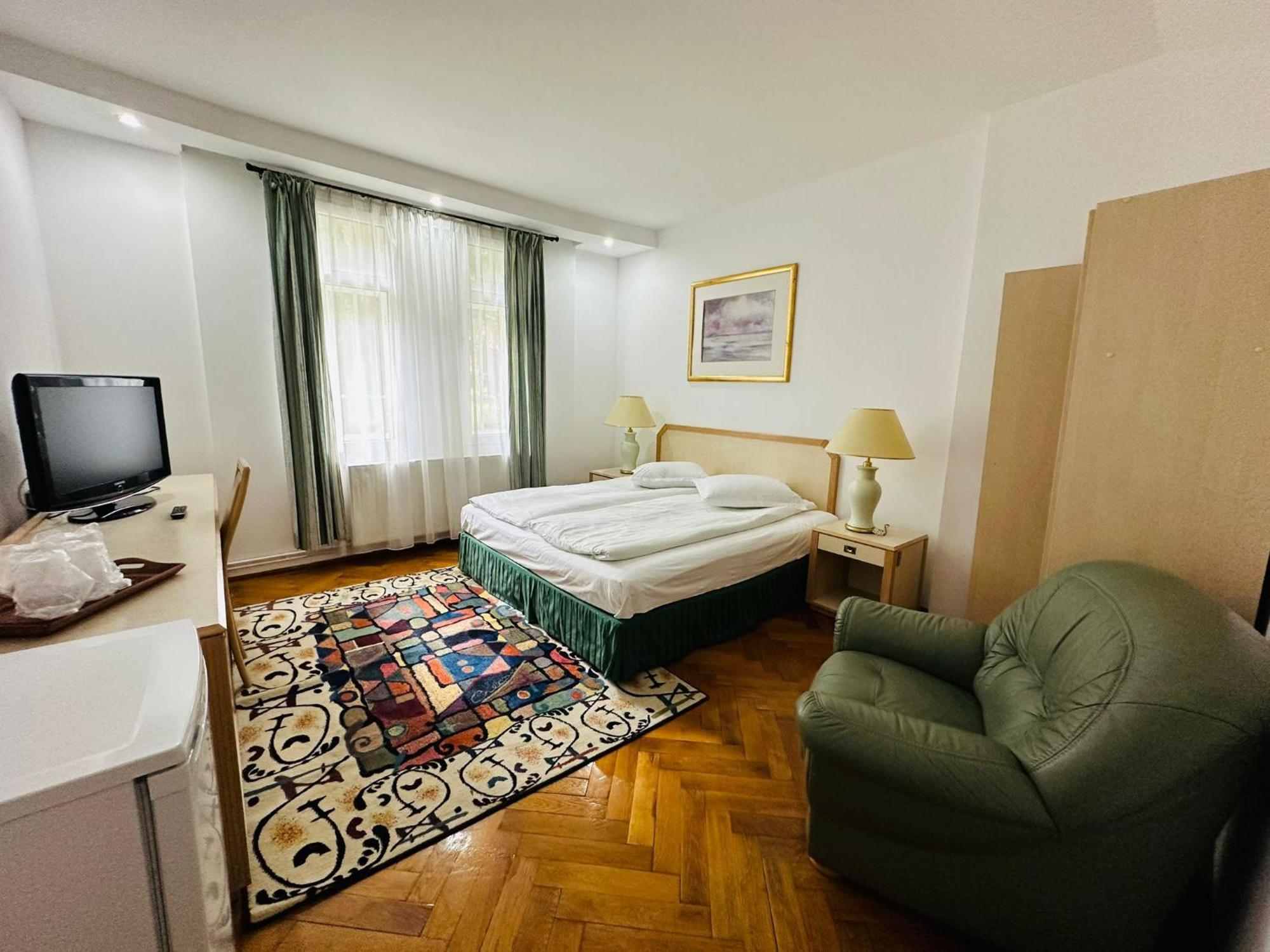 Rapsodia Sinaia Bed & Breakfast Exterior photo