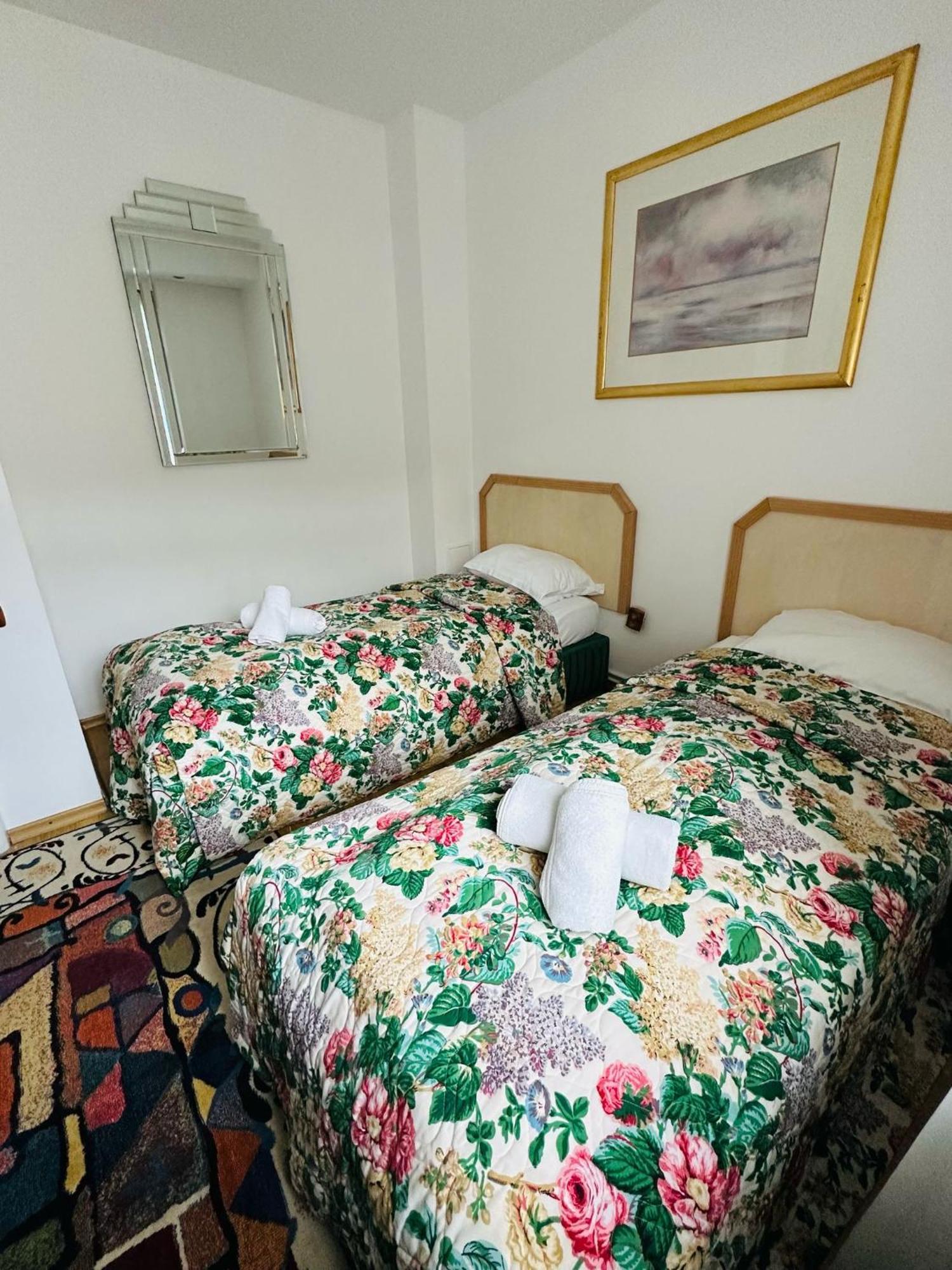 Rapsodia Sinaia Bed & Breakfast Exterior photo