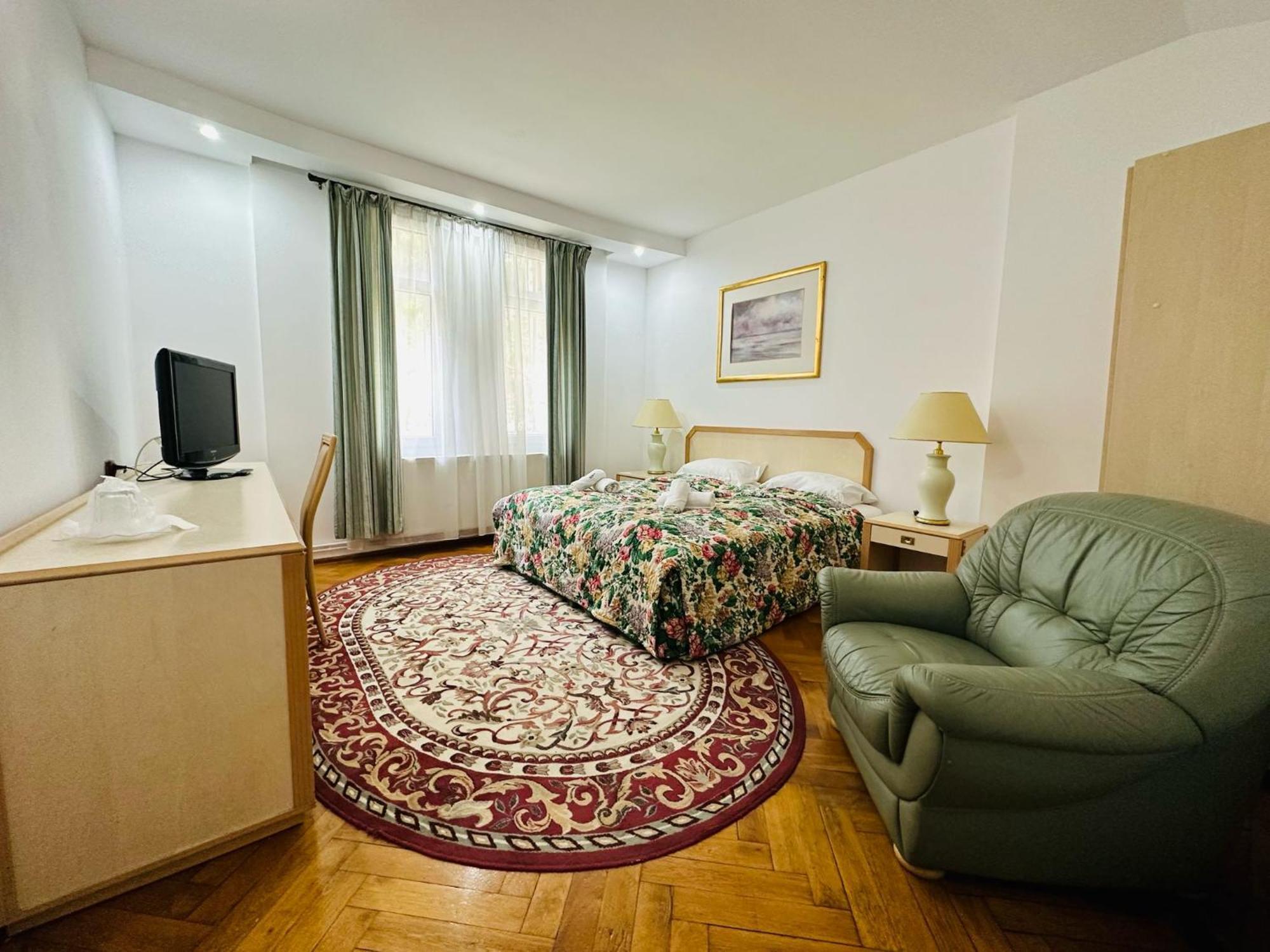 Rapsodia Sinaia Bed & Breakfast Exterior photo